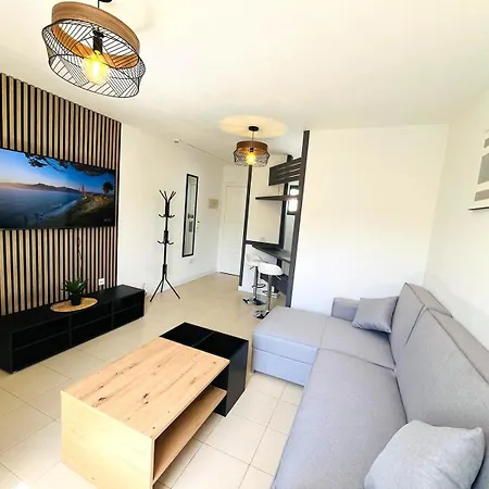 Silent With Cozy Terrace And Ocean View Apartment
